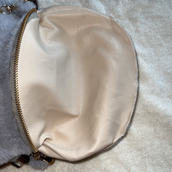 🌟Cute Cat “Fur” Shoulder Bag NWOT☀️Host Pick ☀️ - Picture 11 of 15